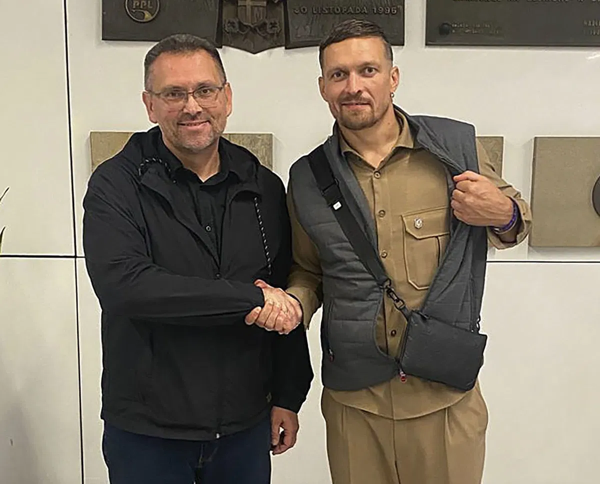 Learn why heavyweight champion Oleksandr Usyk was detained in Poland, how President Zelensky intervened, and what led to his release.