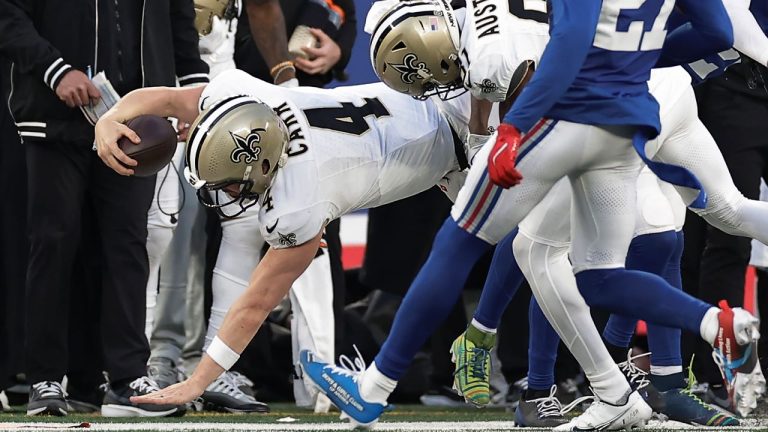 Saints' Derek Carr Suffered A Fractured Hand Injury